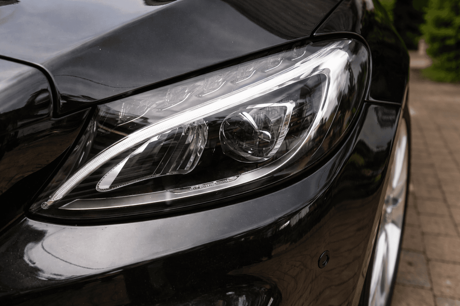 Headlamp polishing service improving lens clarity and visibility